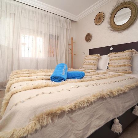 Waves Hunter Surf House Bed & Breakfast อกาดีร์ ภายนอก รูปภาพ
