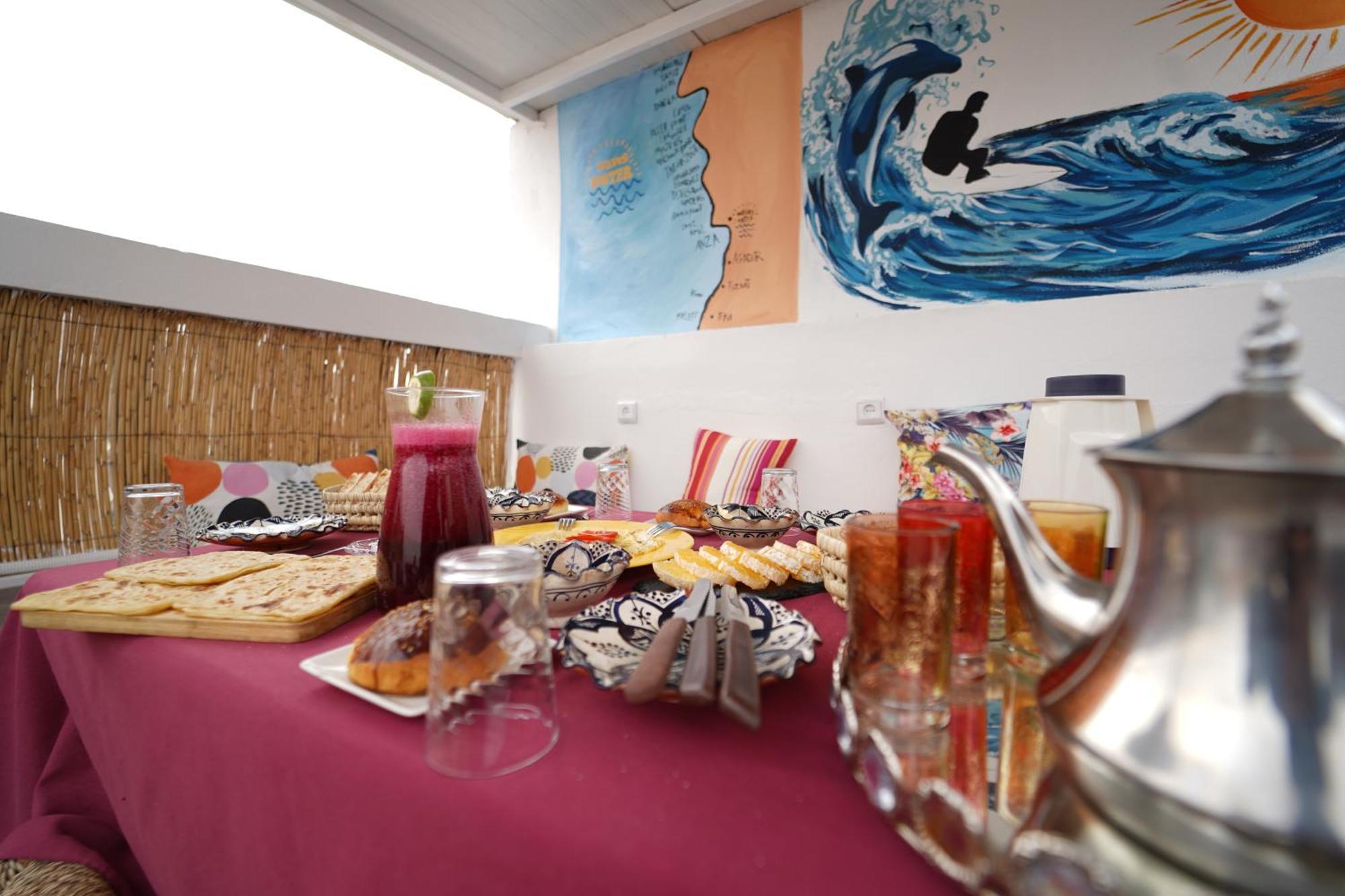 Waves Hunter Surf House Bed & Breakfast อกาดีร์ ภายนอก รูปภาพ