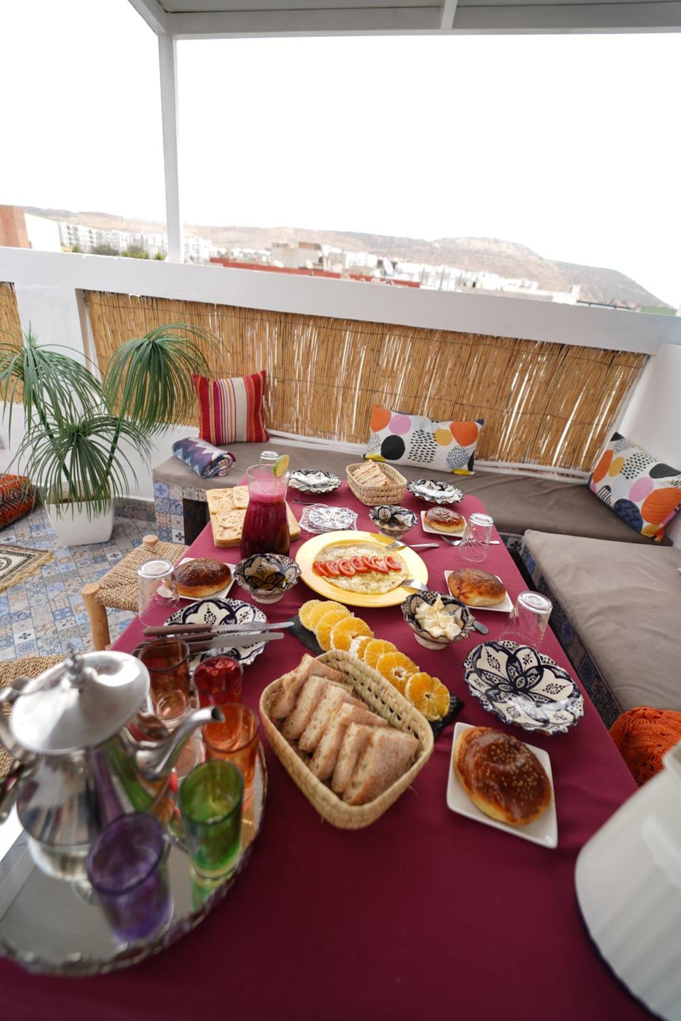 Waves Hunter Surf House Bed & Breakfast อกาดีร์ ภายนอก รูปภาพ