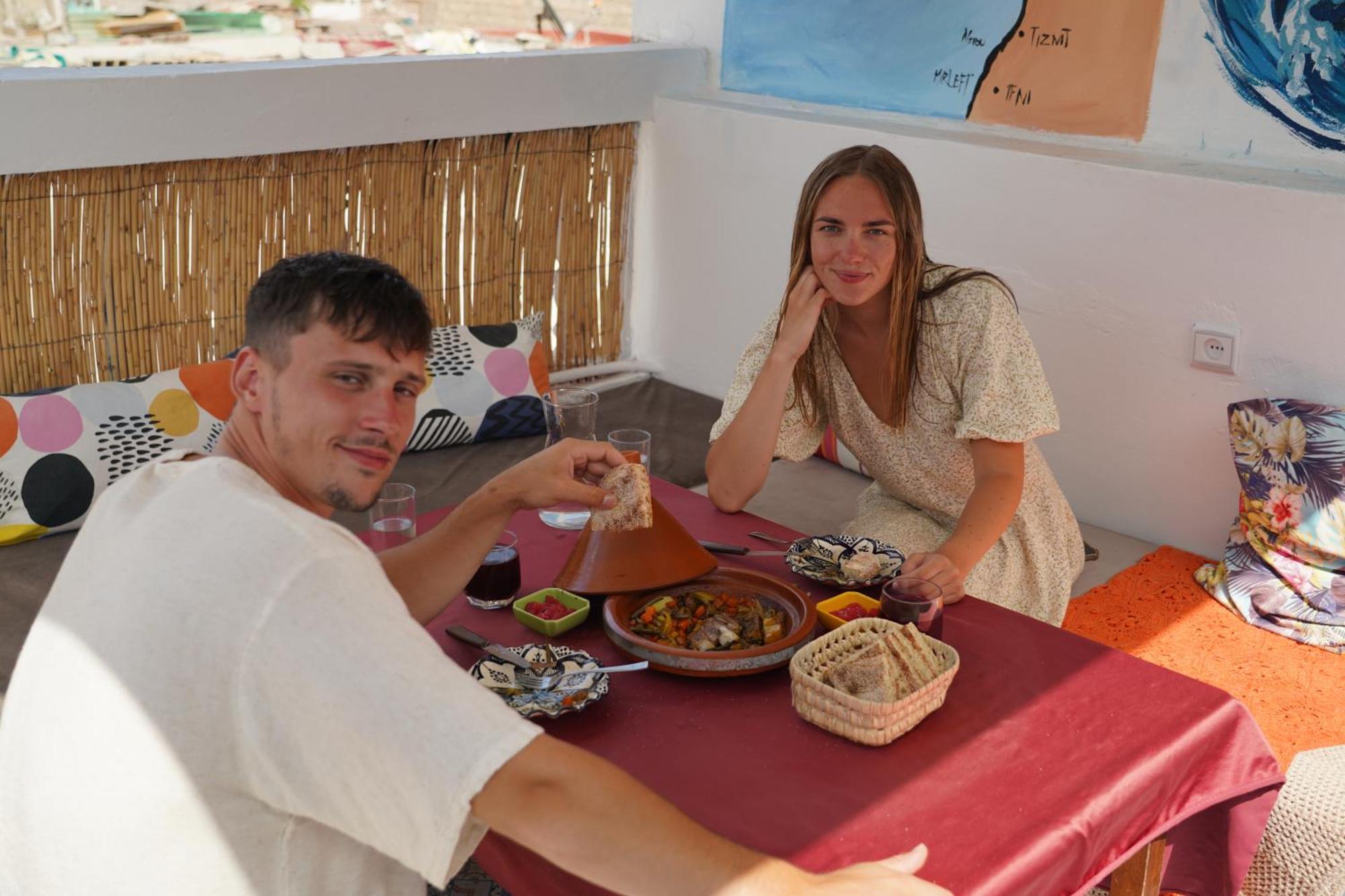 Waves Hunter Surf House Bed & Breakfast อกาดีร์ ภายนอก รูปภาพ