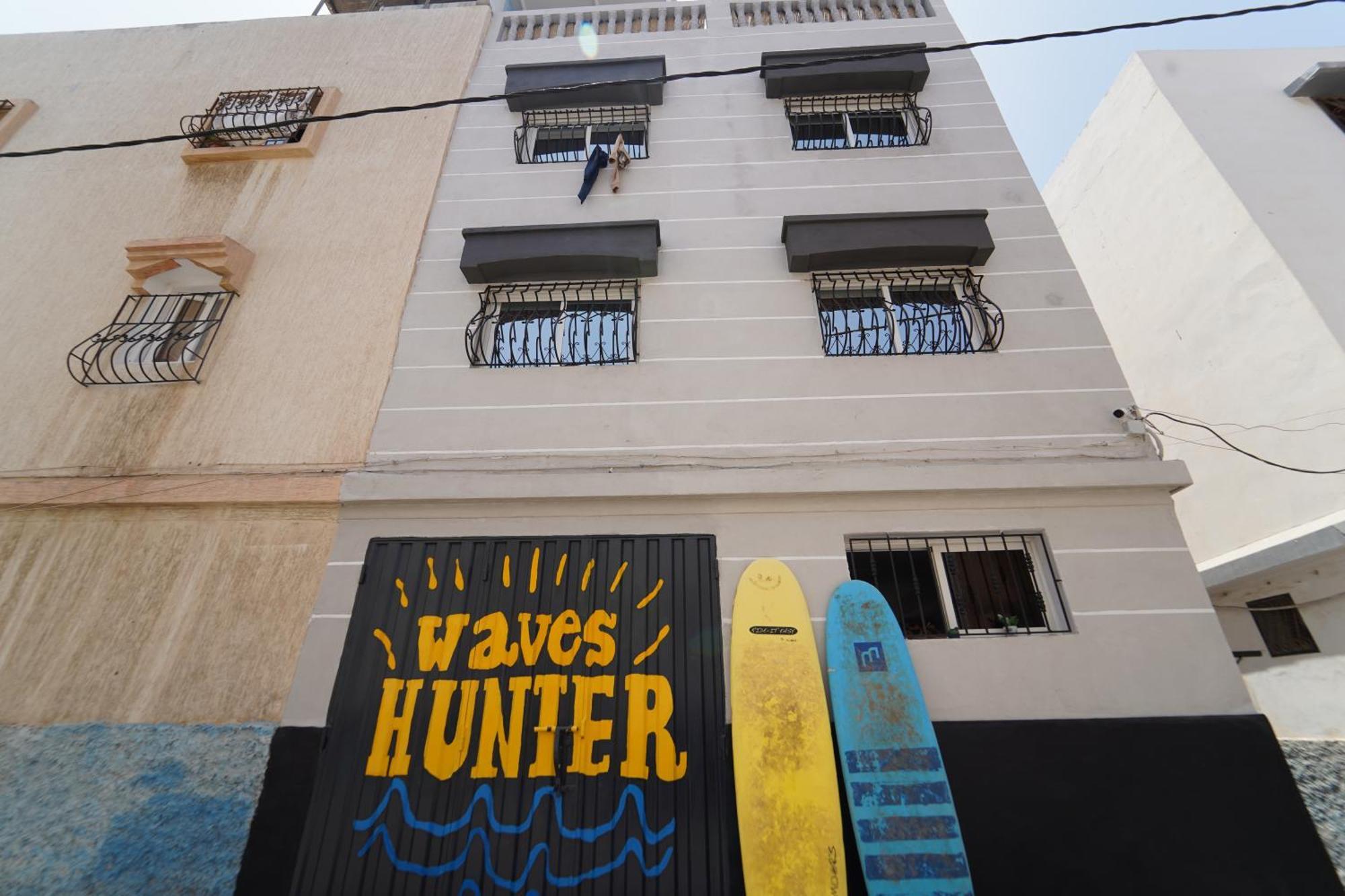 Waves Hunter Surf House Bed & Breakfast อกาดีร์ ภายนอก รูปภาพ