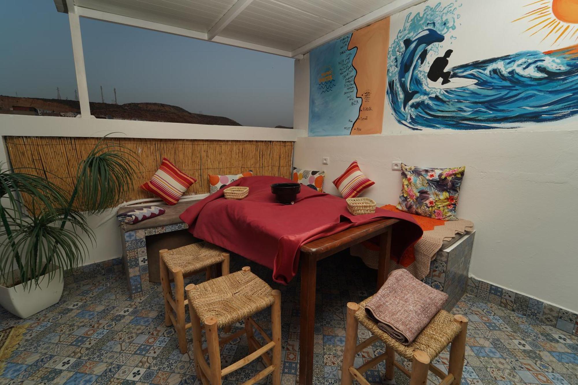 Waves Hunter Surf House Bed & Breakfast อกาดีร์ ภายนอก รูปภาพ