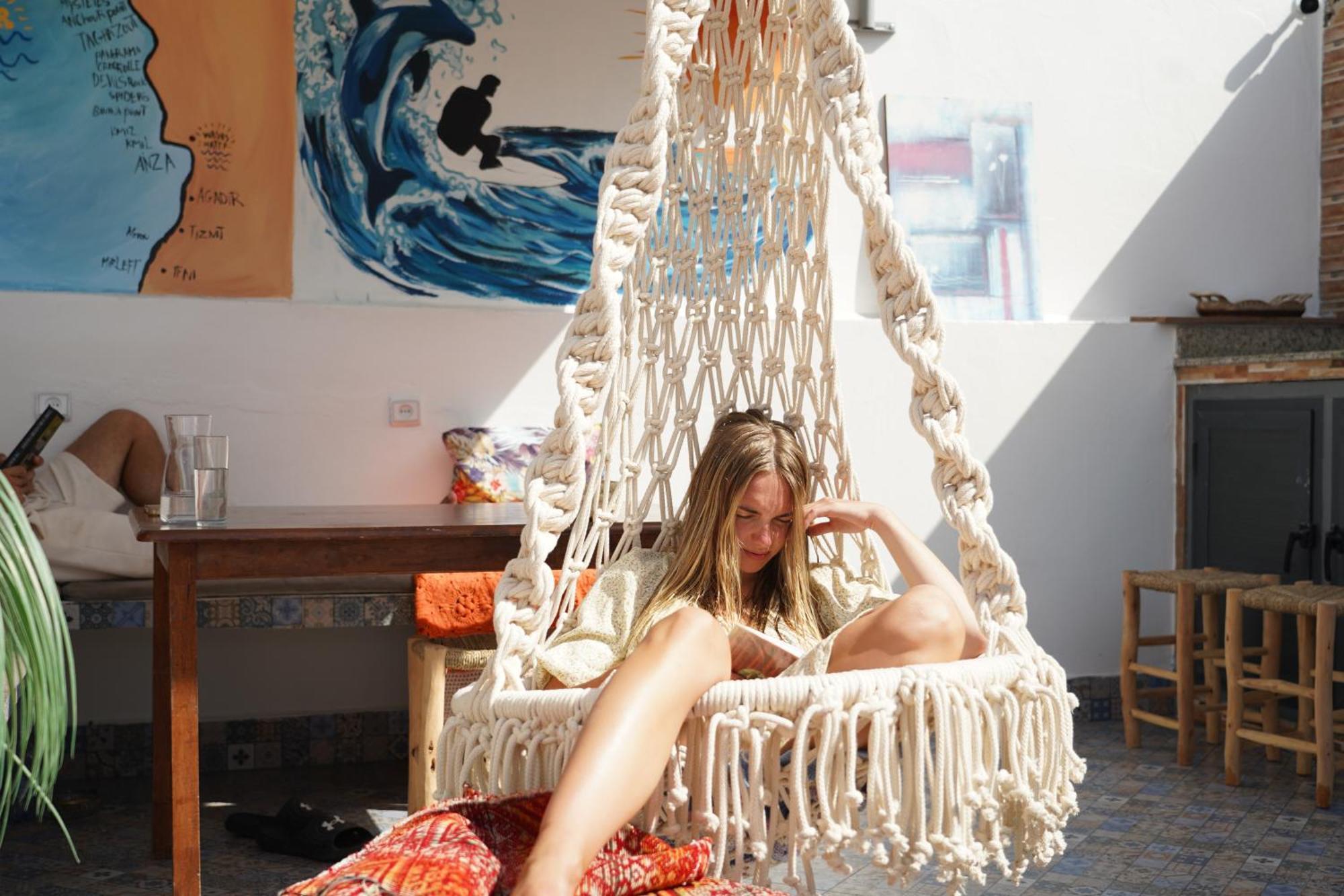 Waves Hunter Surf House Bed & Breakfast อกาดีร์ ภายนอก รูปภาพ