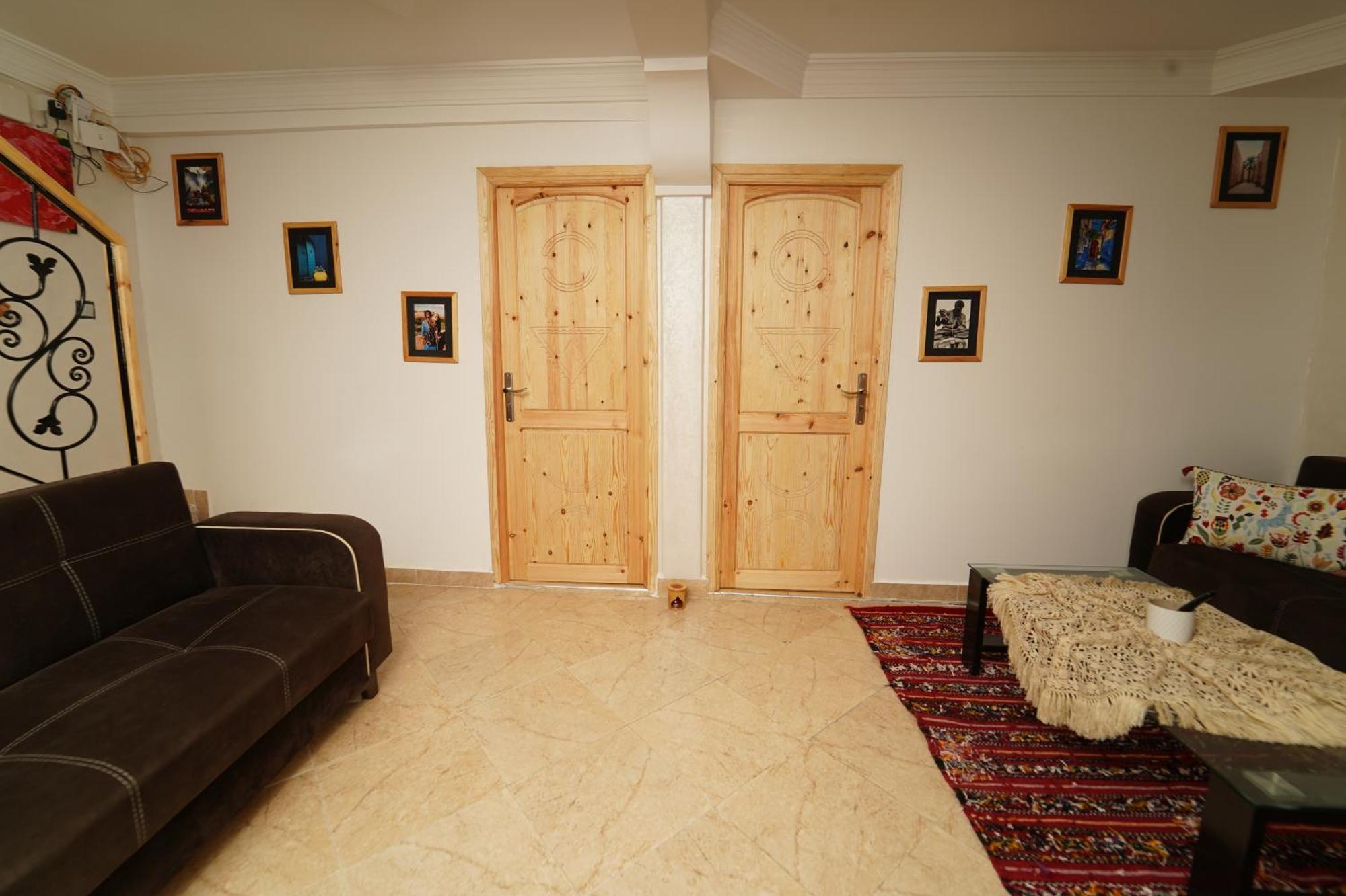 Waves Hunter Surf House Bed & Breakfast อกาดีร์ ภายนอก รูปภาพ