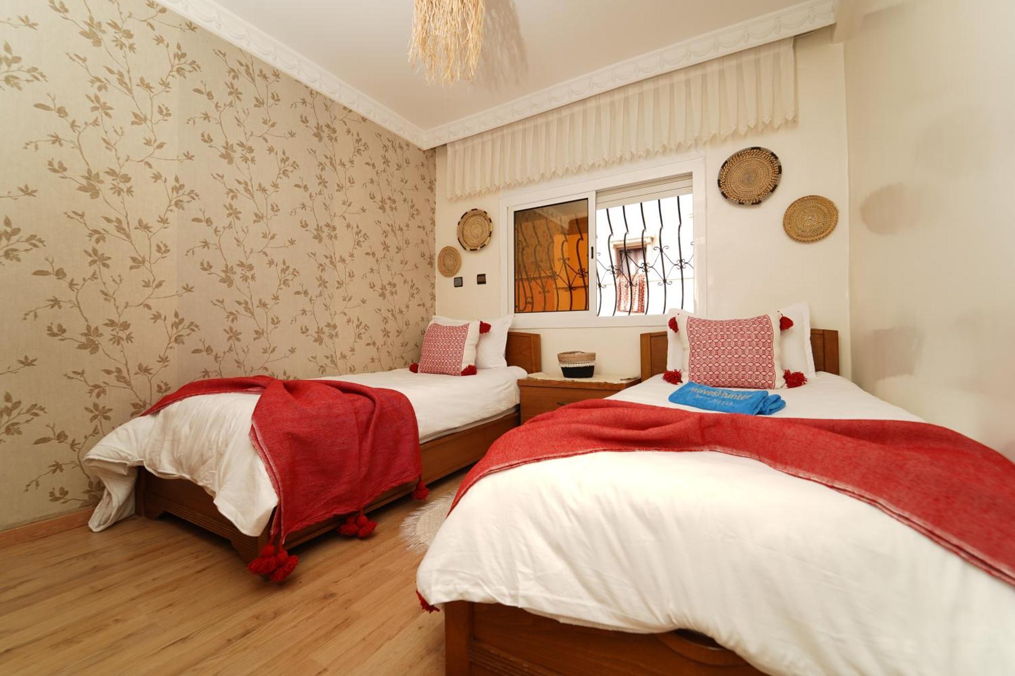 Waves Hunter Surf House Bed & Breakfast อกาดีร์ ภายนอก รูปภาพ