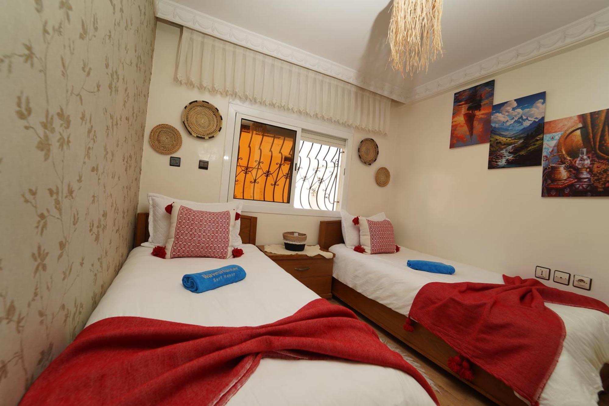 Waves Hunter Surf House Bed & Breakfast อกาดีร์ ภายนอก รูปภาพ