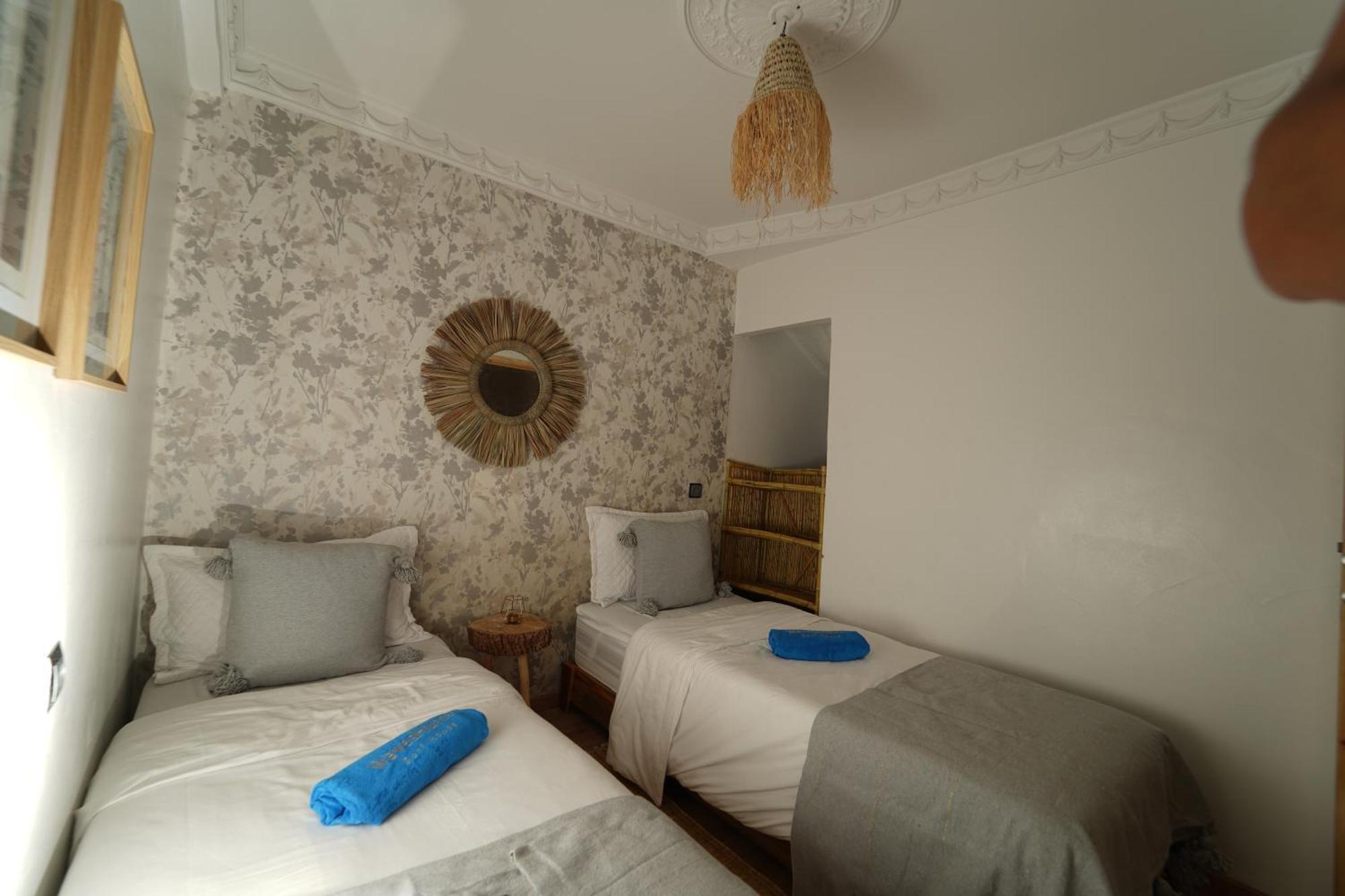 Waves Hunter Surf House Bed & Breakfast อกาดีร์ ภายนอก รูปภาพ