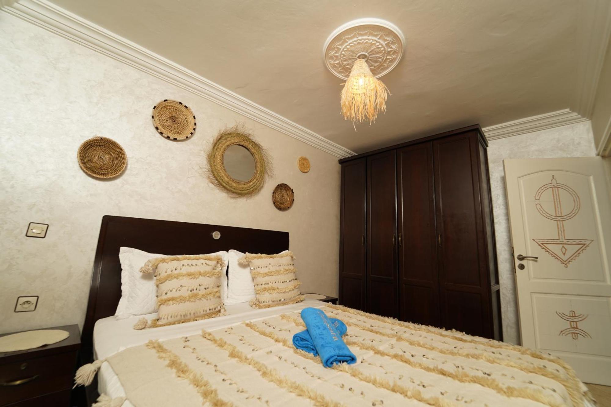 Waves Hunter Surf House Bed & Breakfast อกาดีร์ ภายนอก รูปภาพ