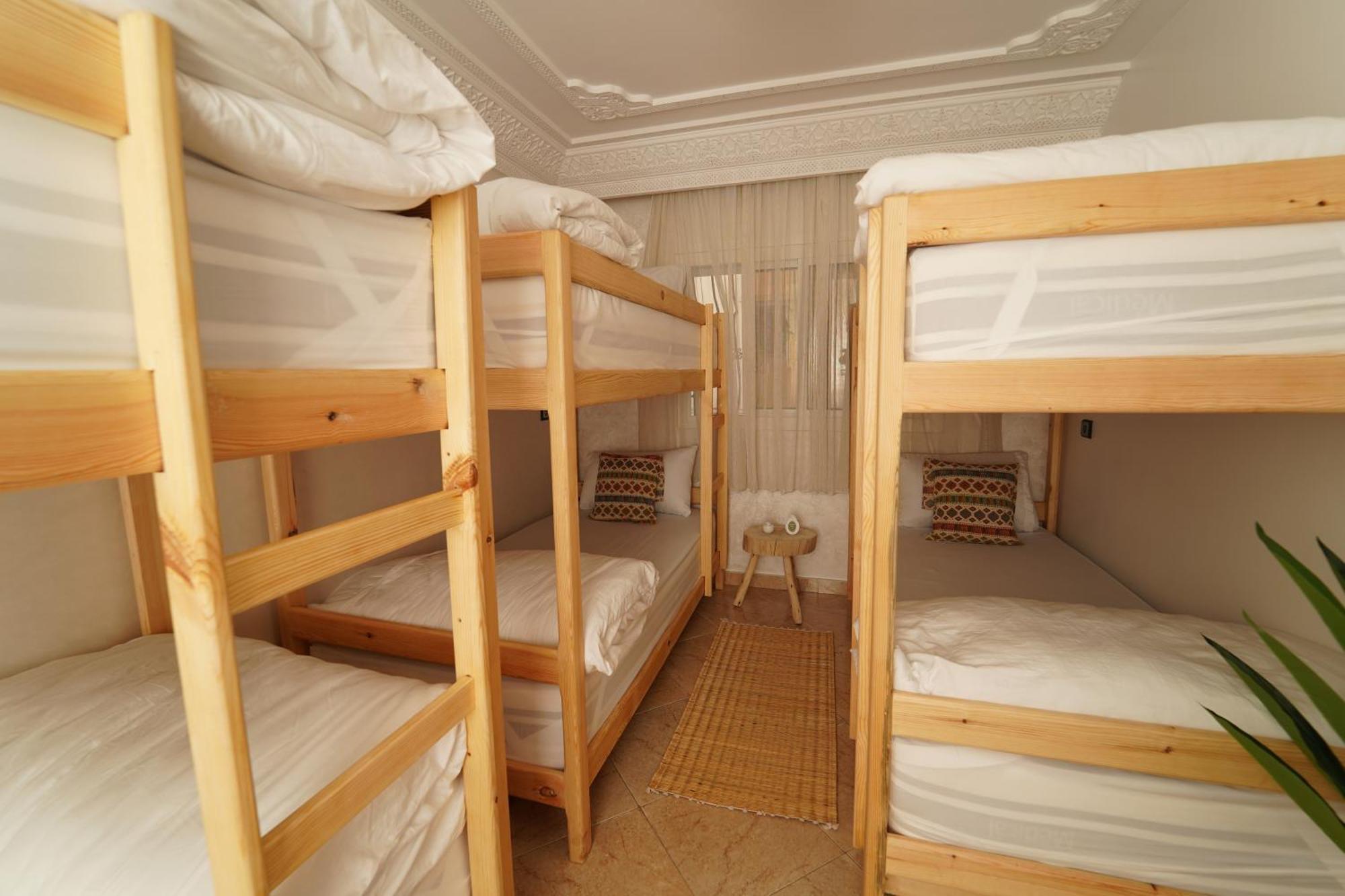 Waves Hunter Surf House Bed & Breakfast อกาดีร์ ภายนอก รูปภาพ
