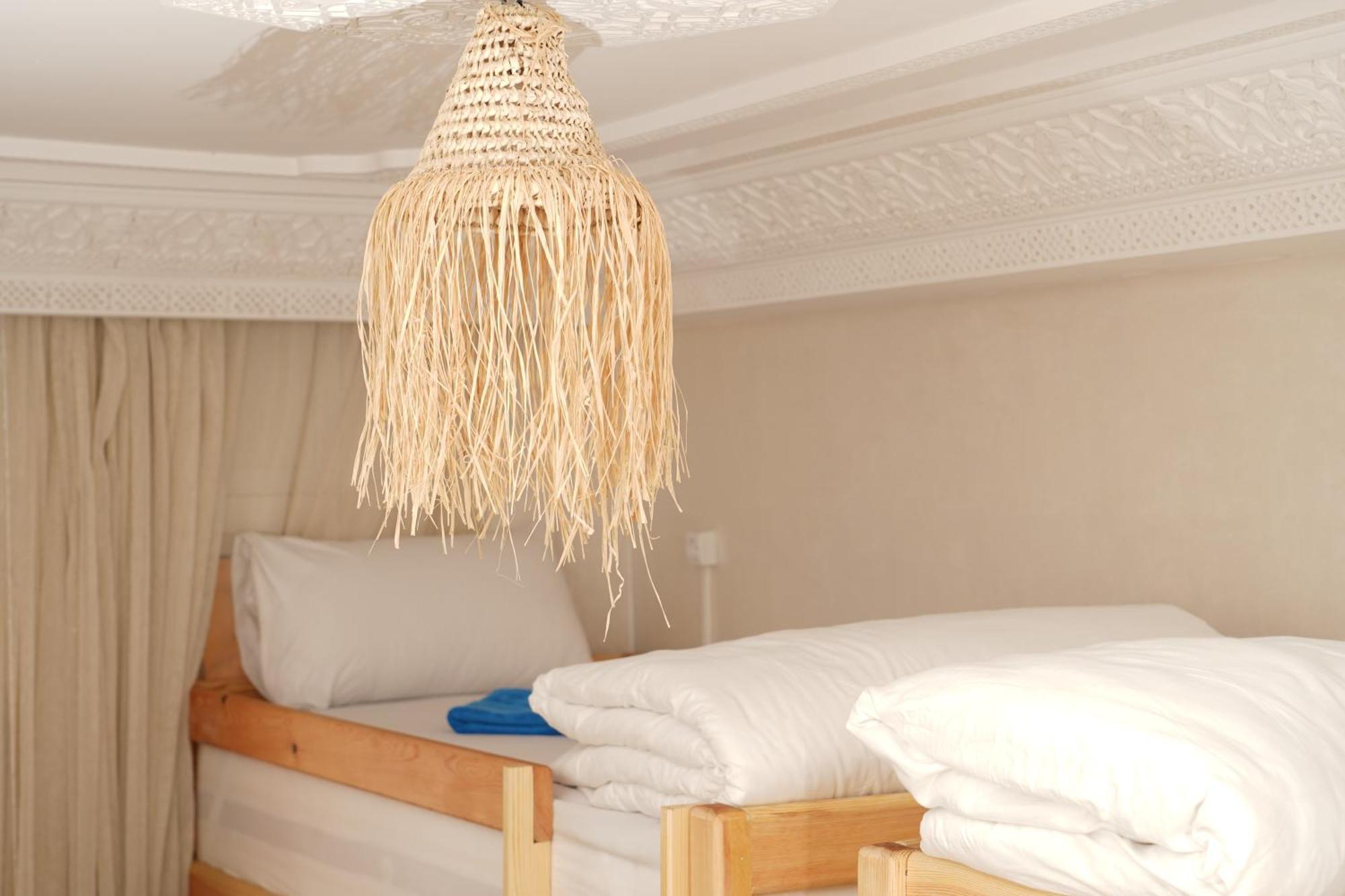 Waves Hunter Surf House Bed & Breakfast อกาดีร์ ภายนอก รูปภาพ