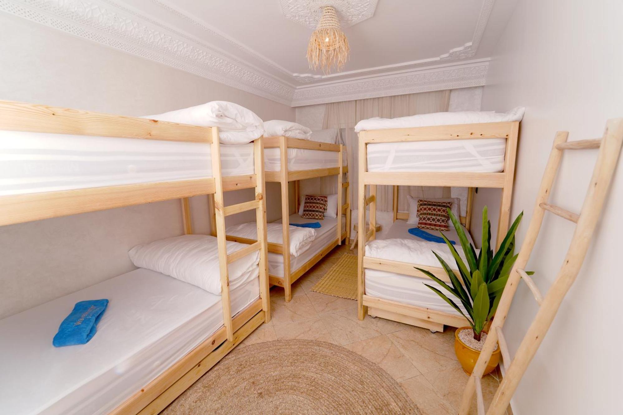 Waves Hunter Surf House Bed & Breakfast อกาดีร์ ภายนอก รูปภาพ
