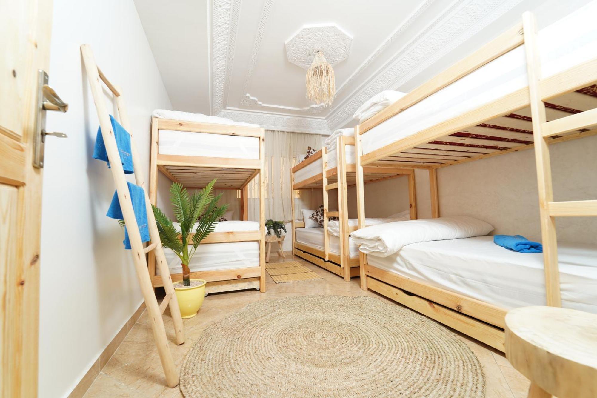Waves Hunter Surf House Bed & Breakfast อกาดีร์ ภายนอก รูปภาพ
